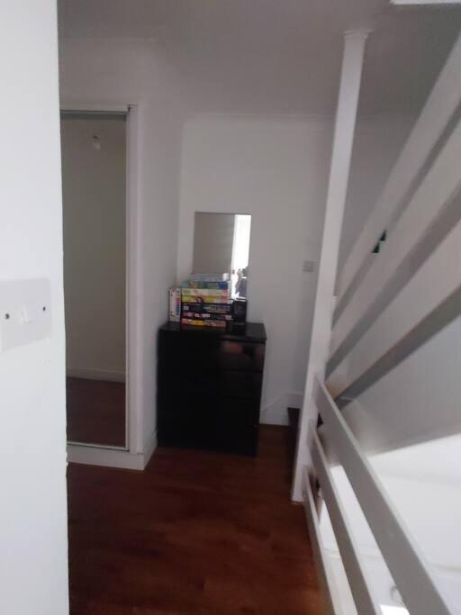 Edwardian 4 Bedrooms With 4 Bathrooms Townhouse, Next To Underground, Accommodates 10 People Londra Exterior foto