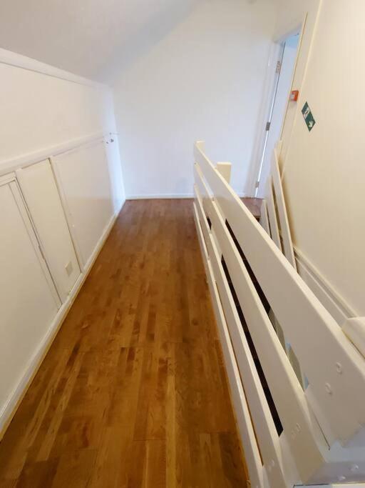 Edwardian 4 Bedrooms With 4 Bathrooms Townhouse, Next To Underground, Accommodates 10 People Londra Exterior foto