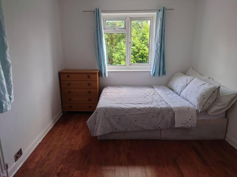 Edwardian 4 Bedrooms With 4 Bathrooms Townhouse, Next To Underground, Accommodates 10 People Londra Exterior foto