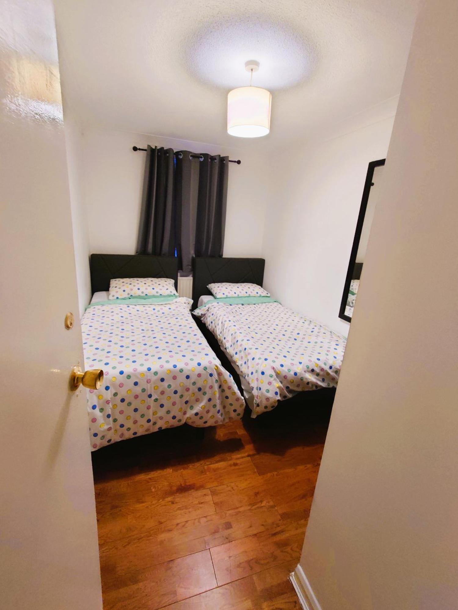 Edwardian 4 Bedrooms With 4 Bathrooms Townhouse, Next To Underground, Accommodates 10 People Londra Exterior foto